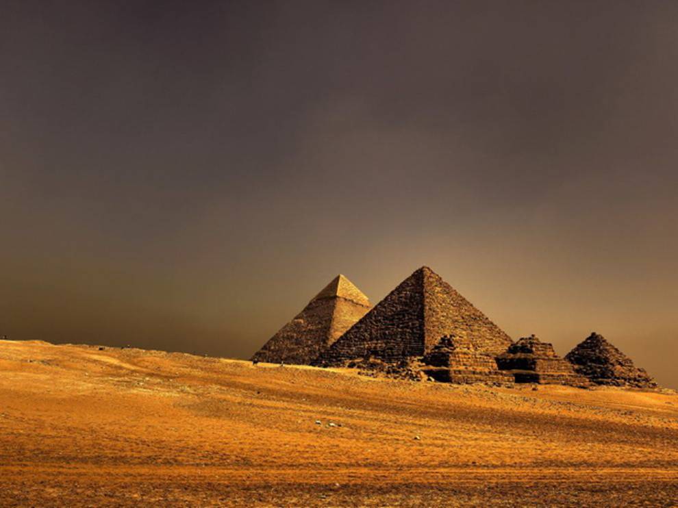 http://images.nationalgeographic.com/wpf/media-live/photos/000/267/cache/ngpc-egypt-pyramids_26788_990x742.jpg